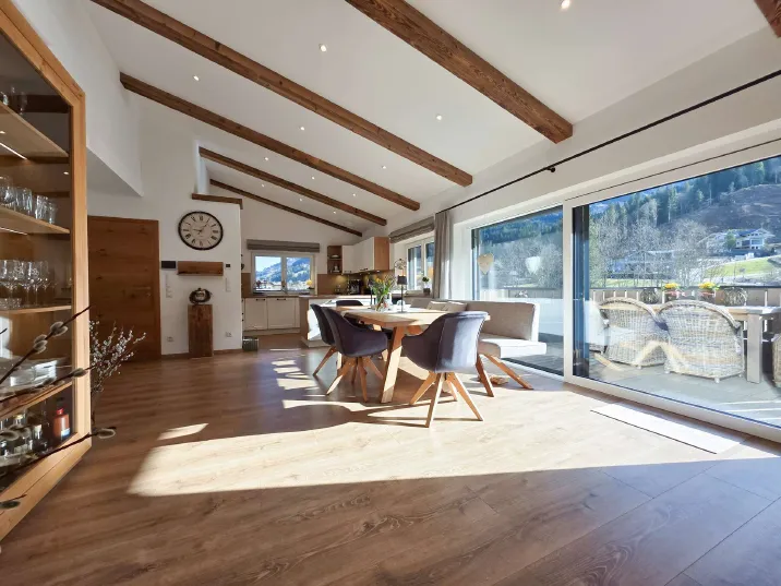 Mehrfamilienhaus in Naturlage