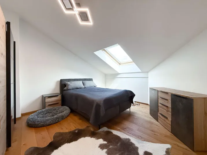 Hochwertige Dachgeschoss-Maisonettewohnung mit Westbalkon