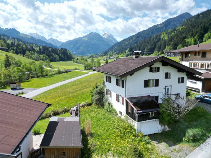 Grundstück mit royalem Bergblick und Baubescheid