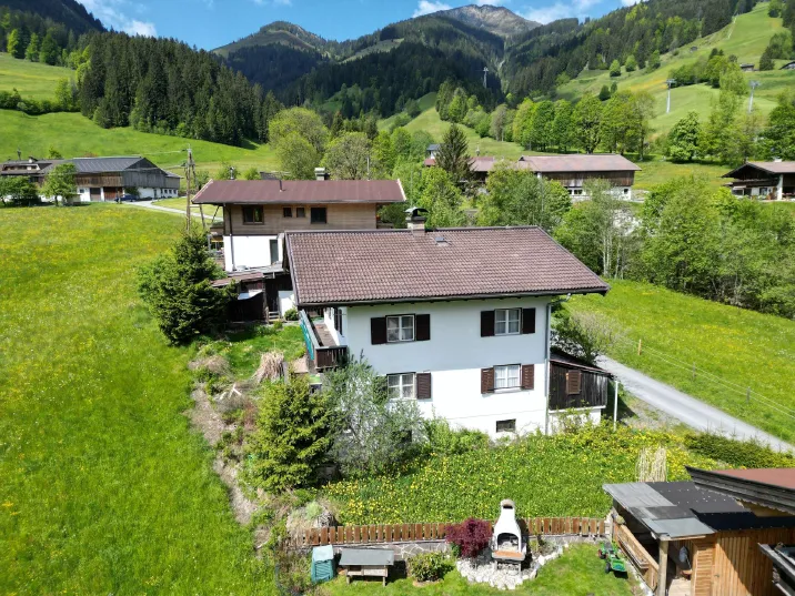 Grundstück mit royalem Bergblick und Baubescheid