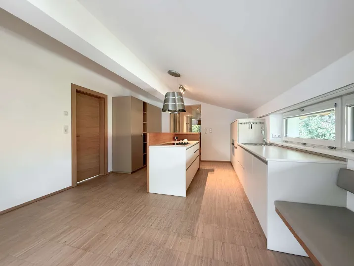 Ruhige und zentrale Dachgeschoßwohnung mit Sonnenterrasse