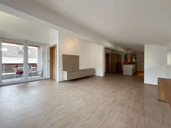 Ruhige und zentrale Dachgeschoßwohnung mit Sonnenterrasse