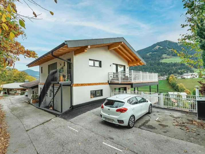 Neuwertiges Zweifamilienhaus am Sonnhang