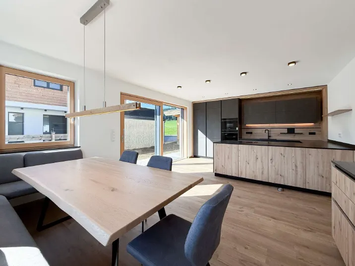 Großzügiges Neubau Einfamilienhaus mit Bergblick