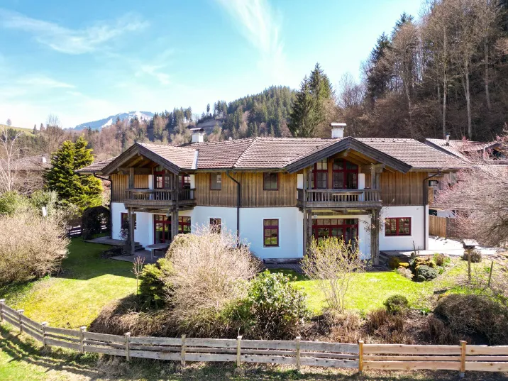 Großzügiges Doppelhaus mit Blick ins Grüne