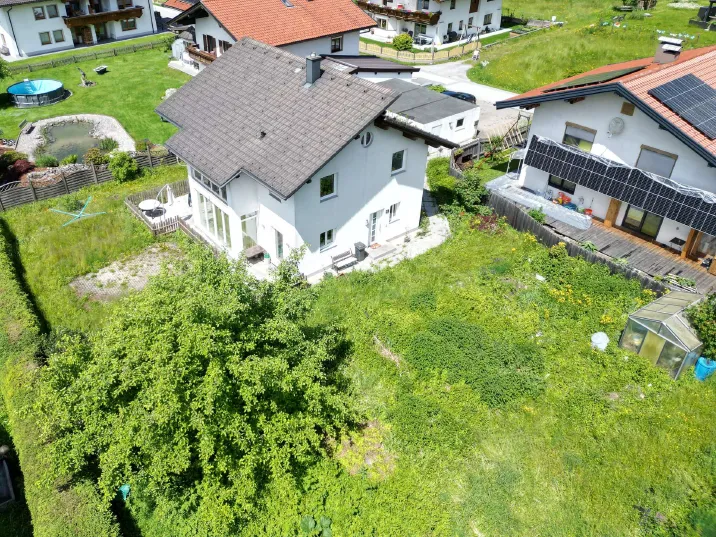 Großzügiges Grundstück mit Haus in ruhiger Lage