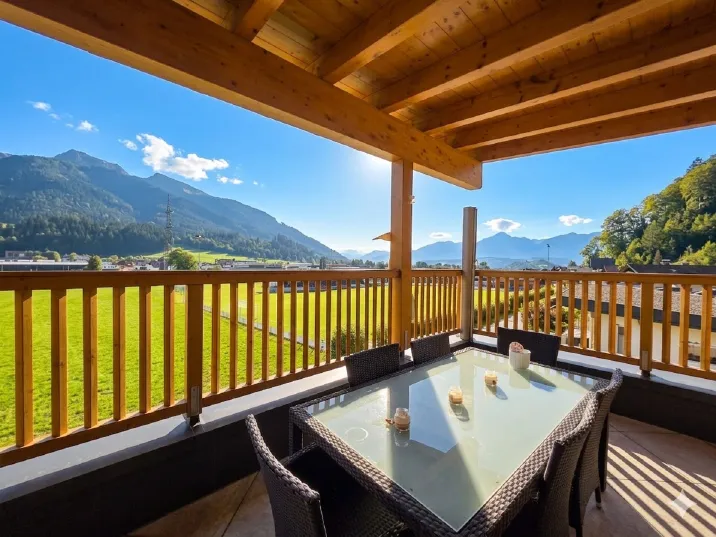 Dachgeschoss-Maisonette in Sonnenlage mit Bergblick