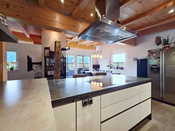 Dachgeschoss-Maisonette in Sonnenlage mit Bergblick