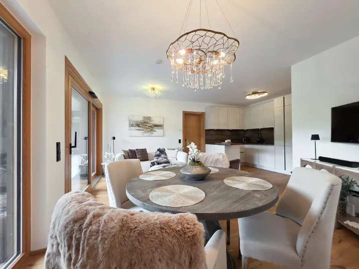 Vollmöblierte Designerwohnung mit XL-Terrasse