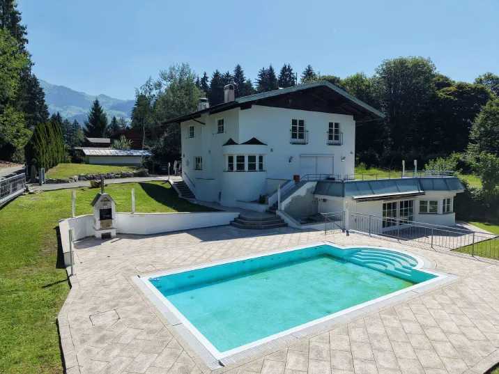 Villa in Seenähe